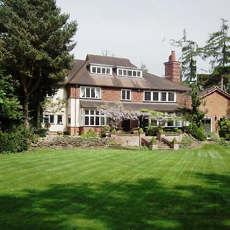 Coach House Villa Woking Eksteriør bilde