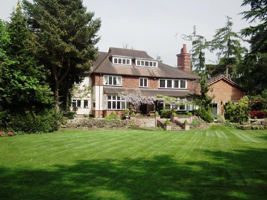 Coach House Villa Woking Eksteriør bilde