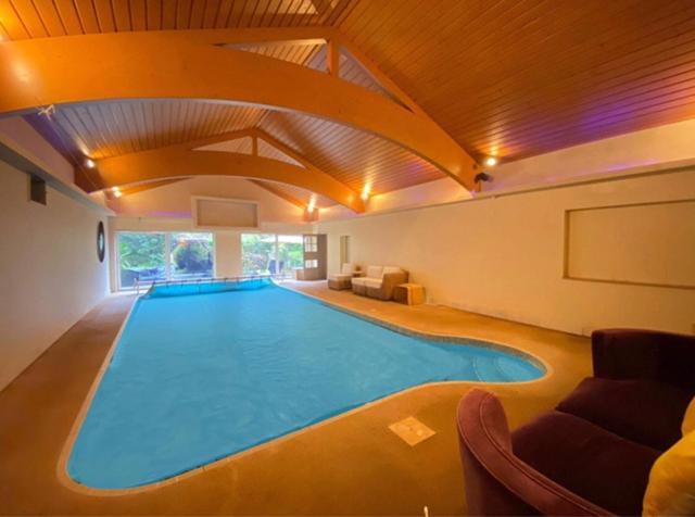 Coach House Villa Woking Eksteriør bilde