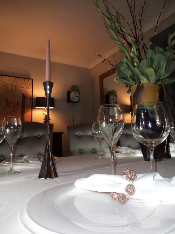Coach House Villa Woking Eksteriør bilde