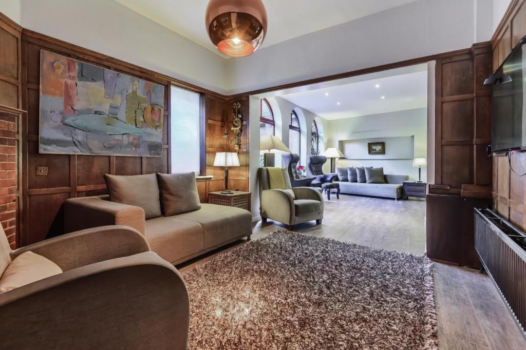 Coach House Villa Woking Eksteriør bilde