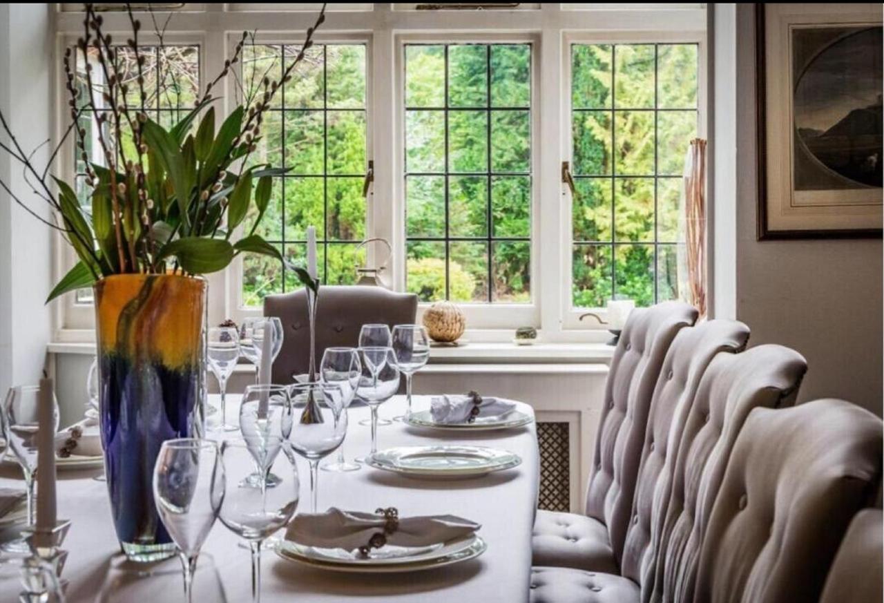 Coach House Villa Woking Eksteriør bilde