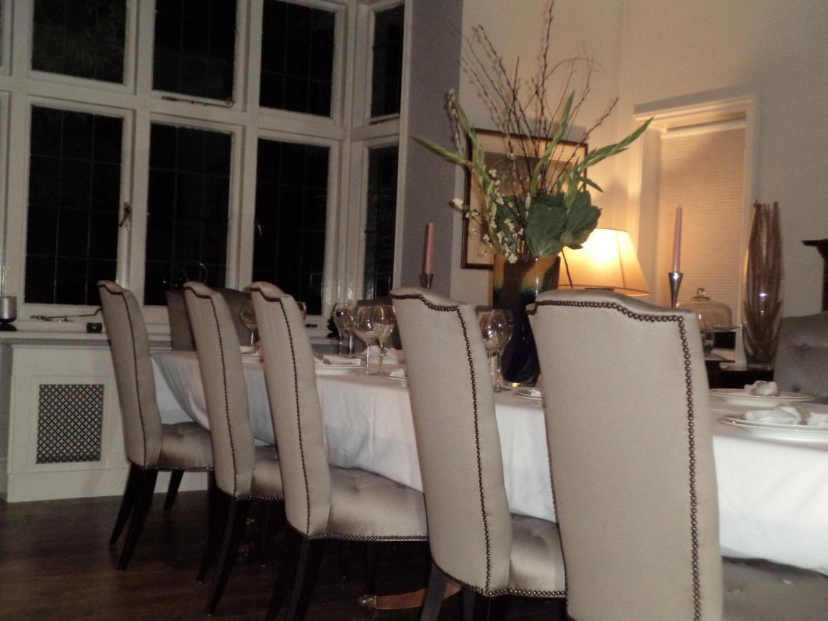 Coach House Villa Woking Eksteriør bilde