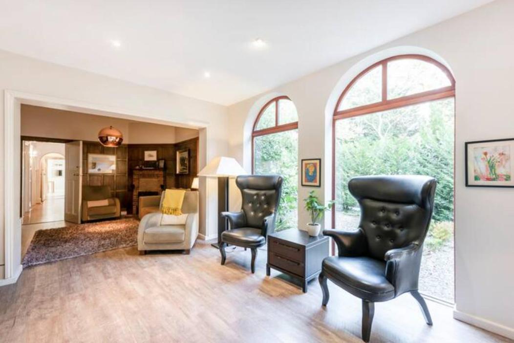 Coach House Villa Woking Eksteriør bilde