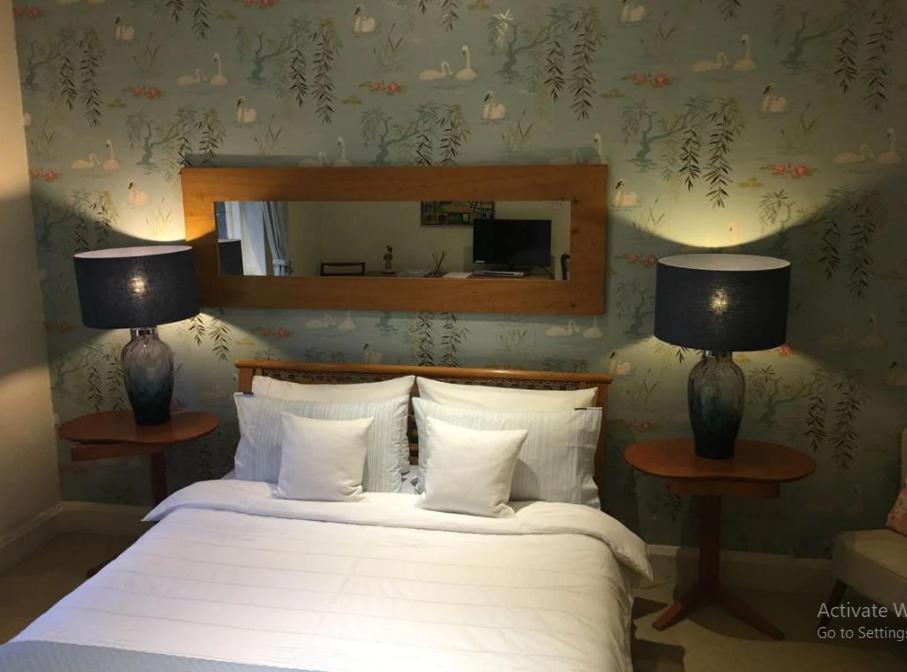 Coach House Villa Woking Eksteriør bilde