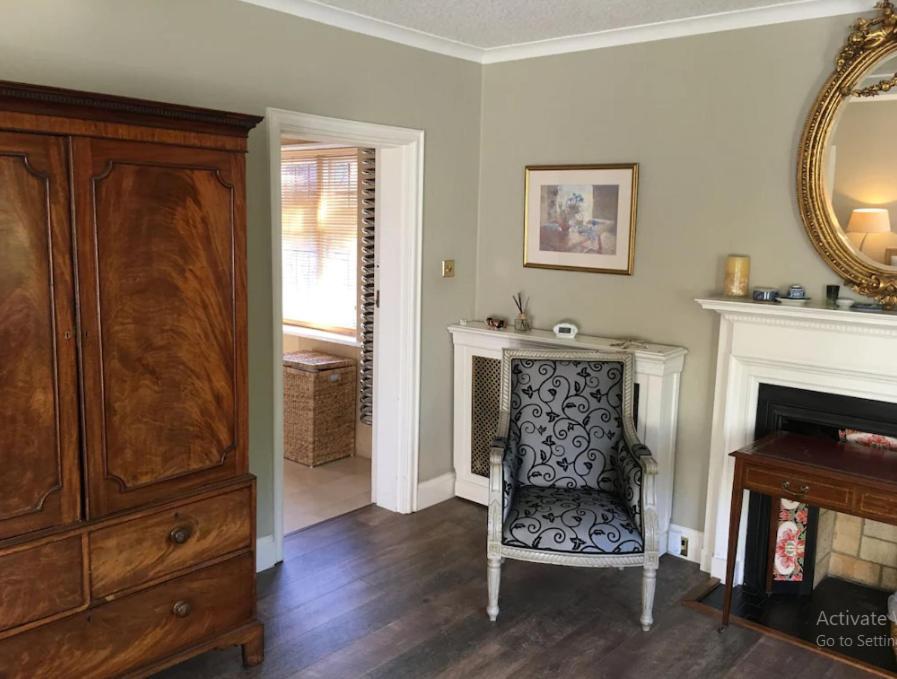 Coach House Villa Woking Eksteriør bilde