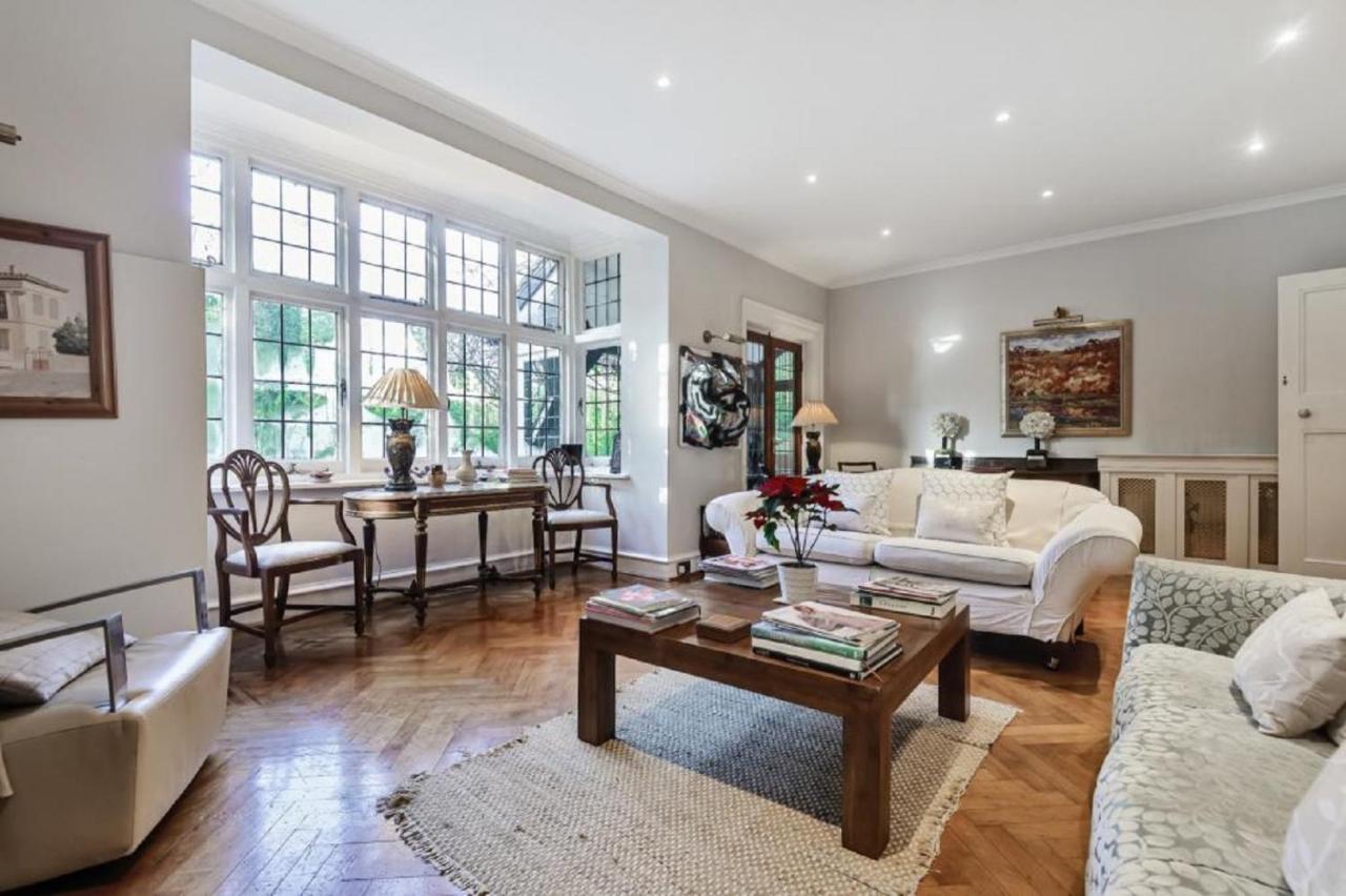 Coach House Villa Woking Eksteriør bilde