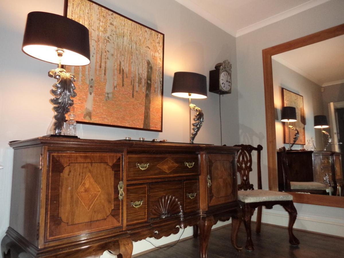 Coach House Villa Woking Eksteriør bilde