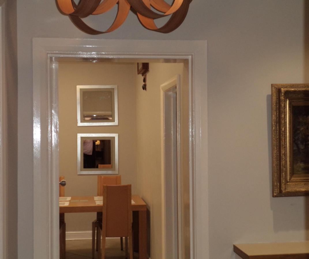 Coach House Villa Woking Eksteriør bilde
