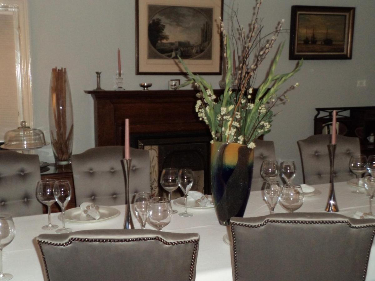 Coach House Villa Woking Eksteriør bilde