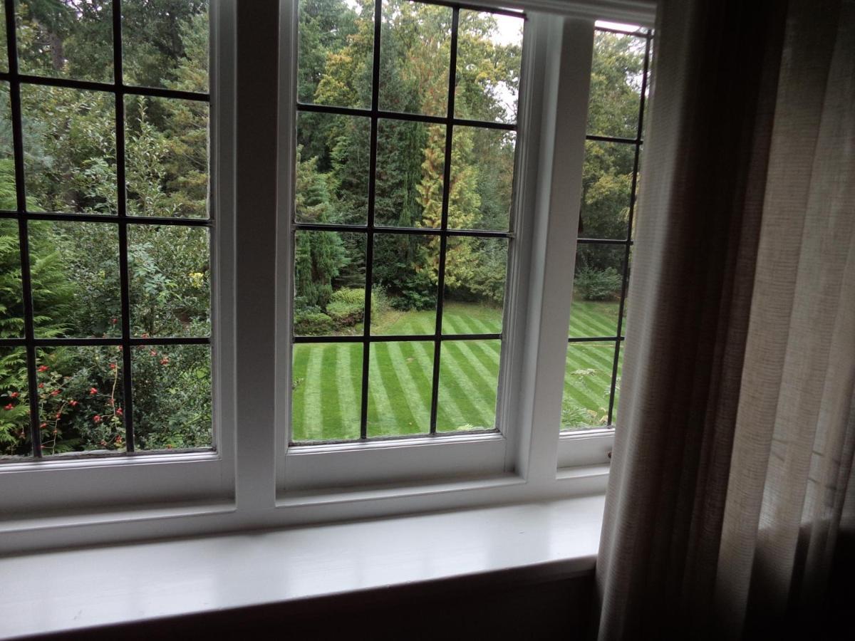 Coach House Villa Woking Eksteriør bilde
