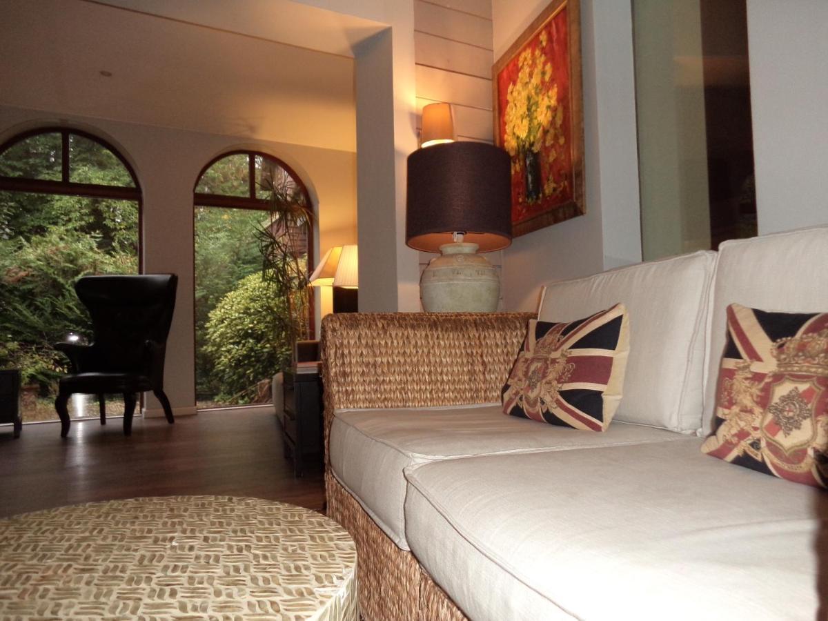 Coach House Villa Woking Eksteriør bilde