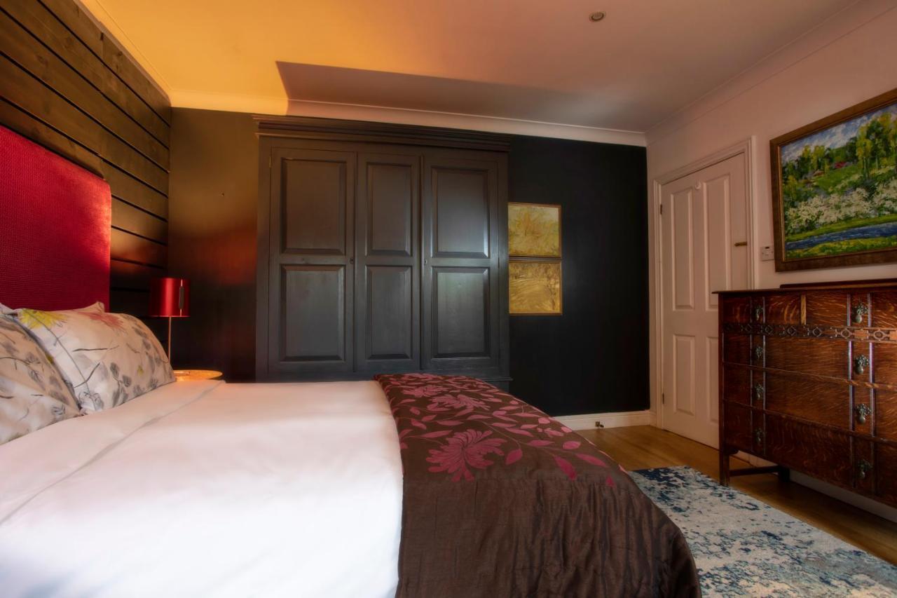 Coach House Villa Woking Eksteriør bilde