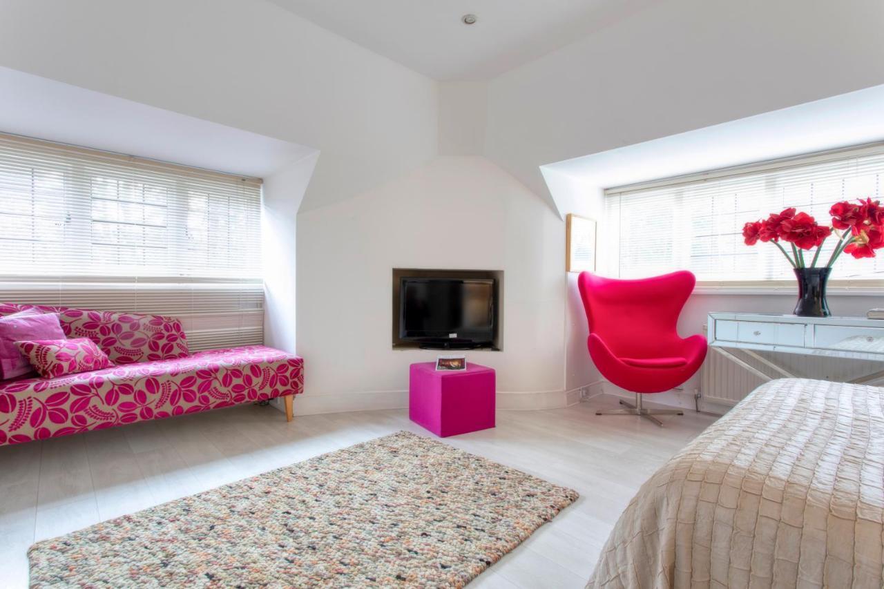 Coach House Villa Woking Eksteriør bilde