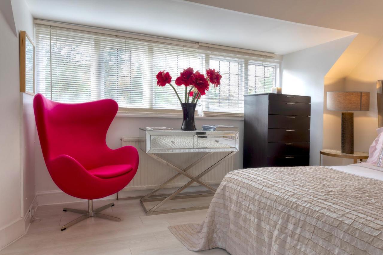 Coach House Villa Woking Eksteriør bilde