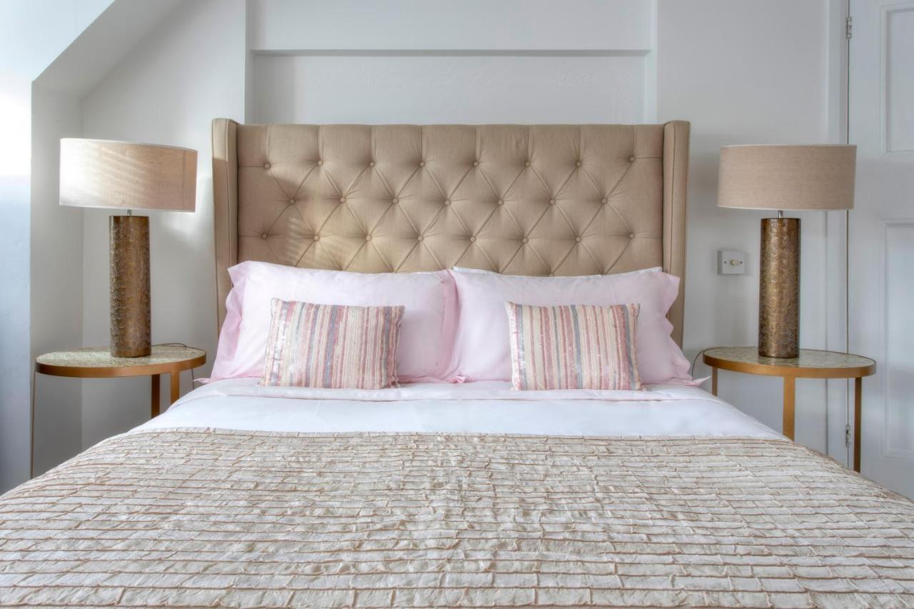 Coach House Villa Woking Eksteriør bilde