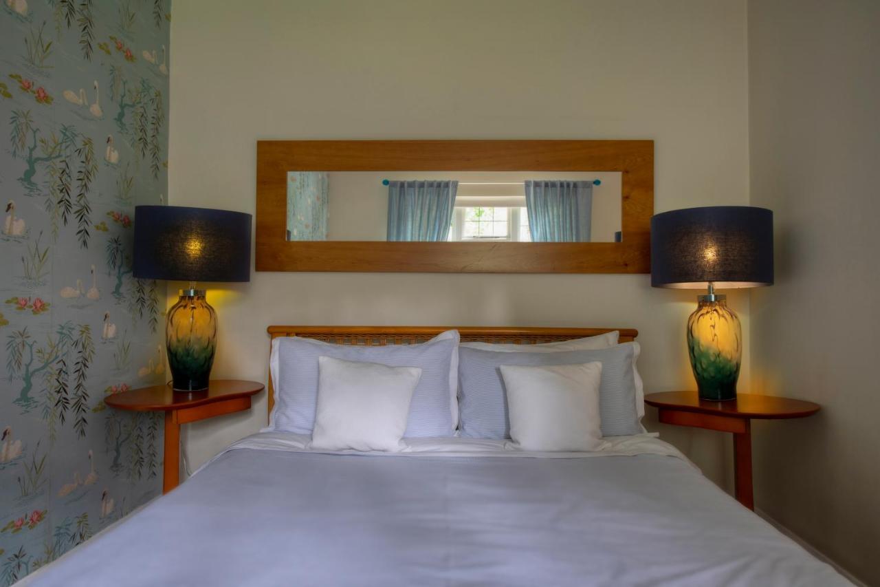 Coach House Villa Woking Eksteriør bilde