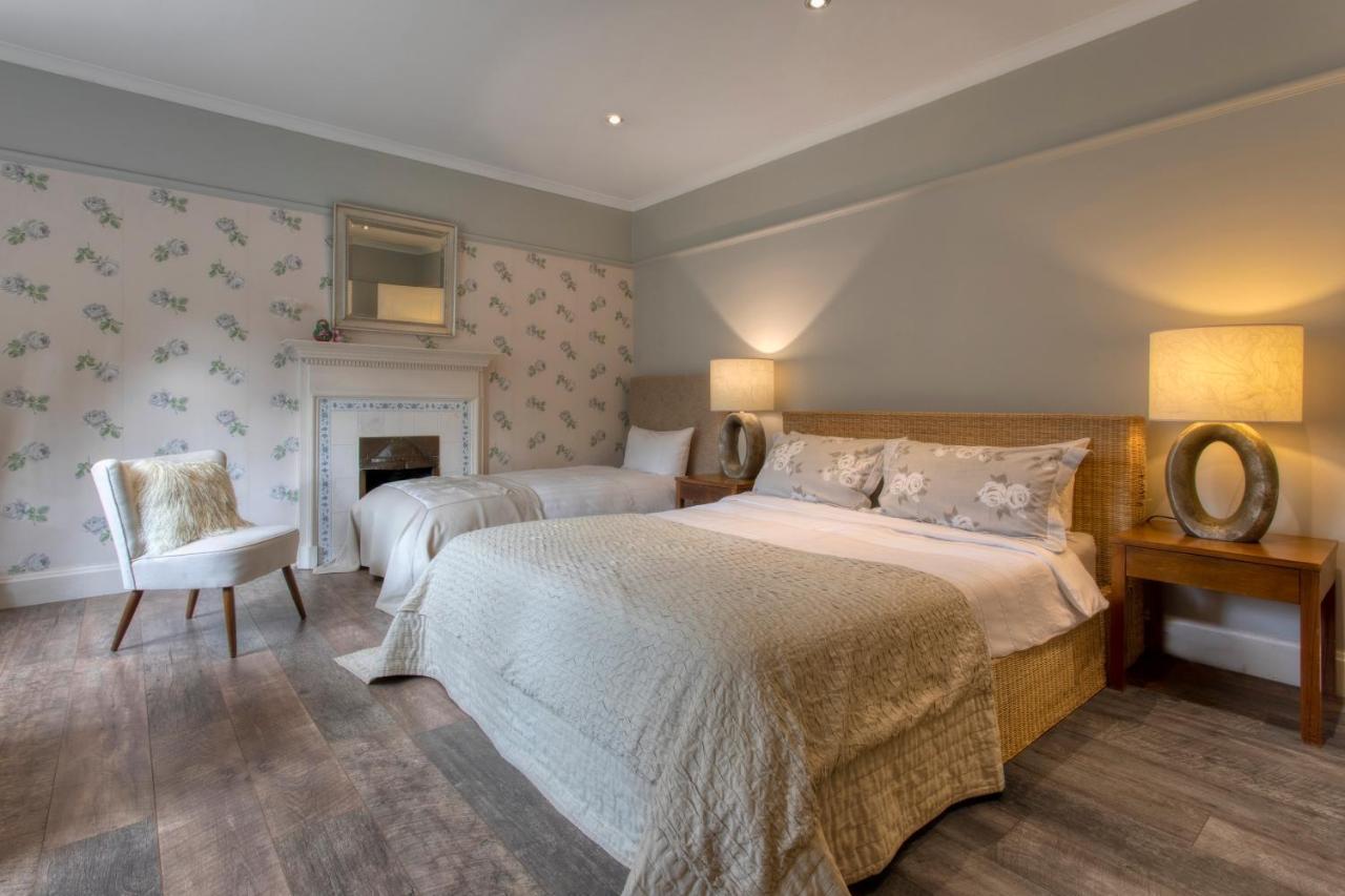 Coach House Villa Woking Eksteriør bilde