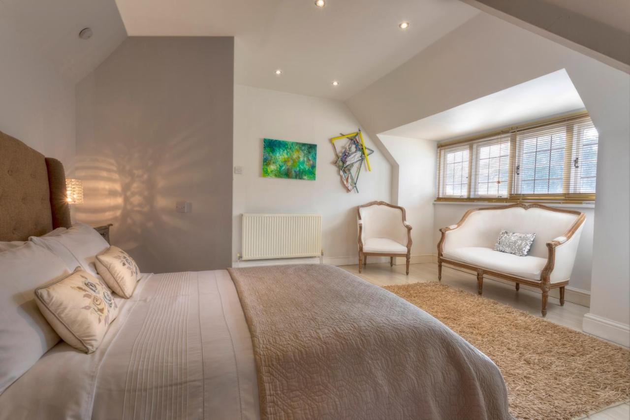 Coach House Villa Woking Eksteriør bilde