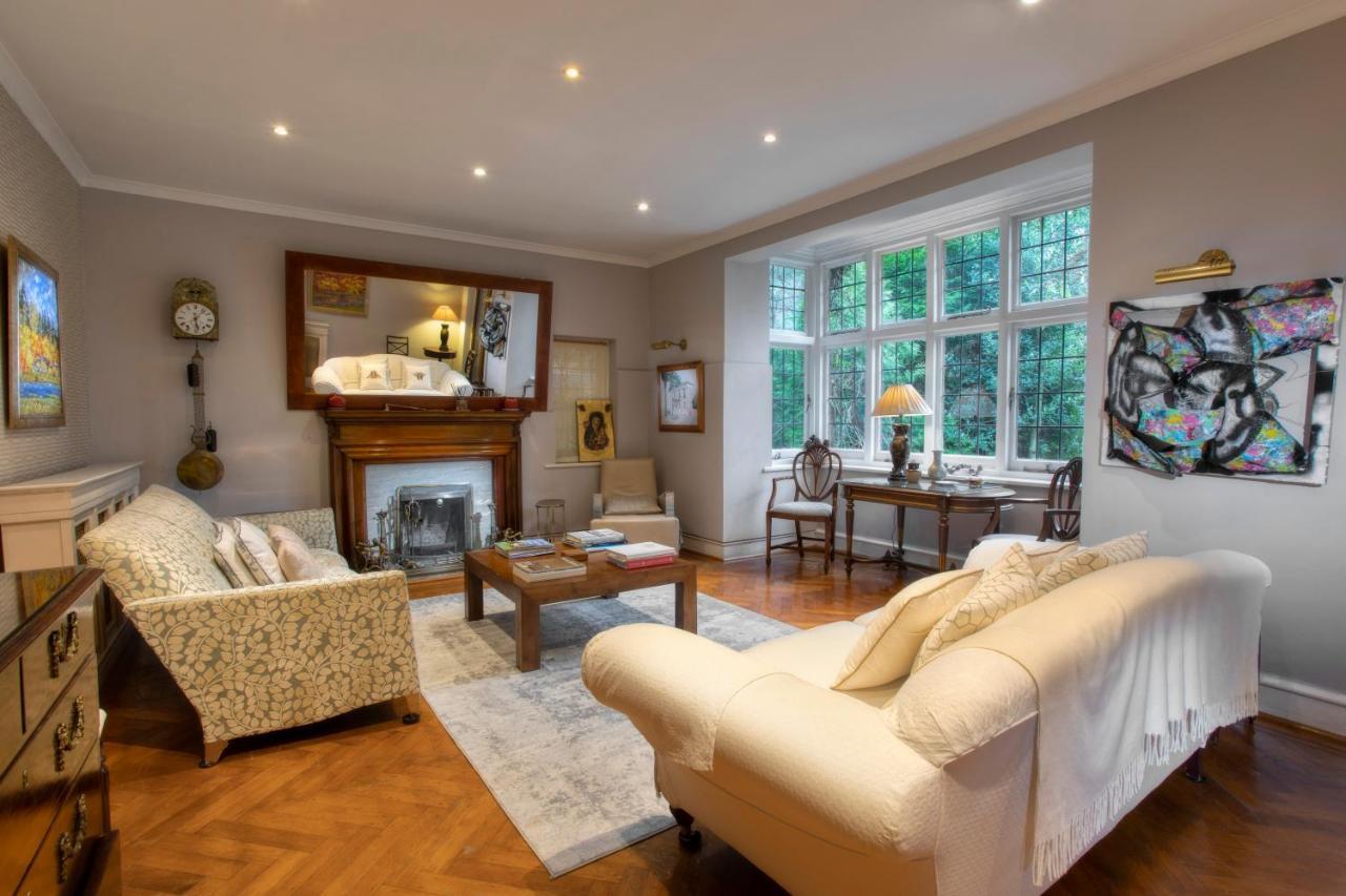 Coach House Villa Woking Eksteriør bilde